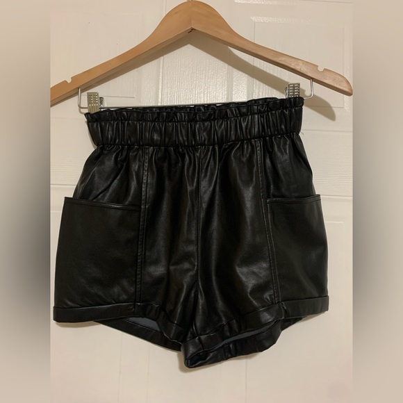 Aritzia Wilfred Faux Leather Shorts size XXS - Picture 1 of 3